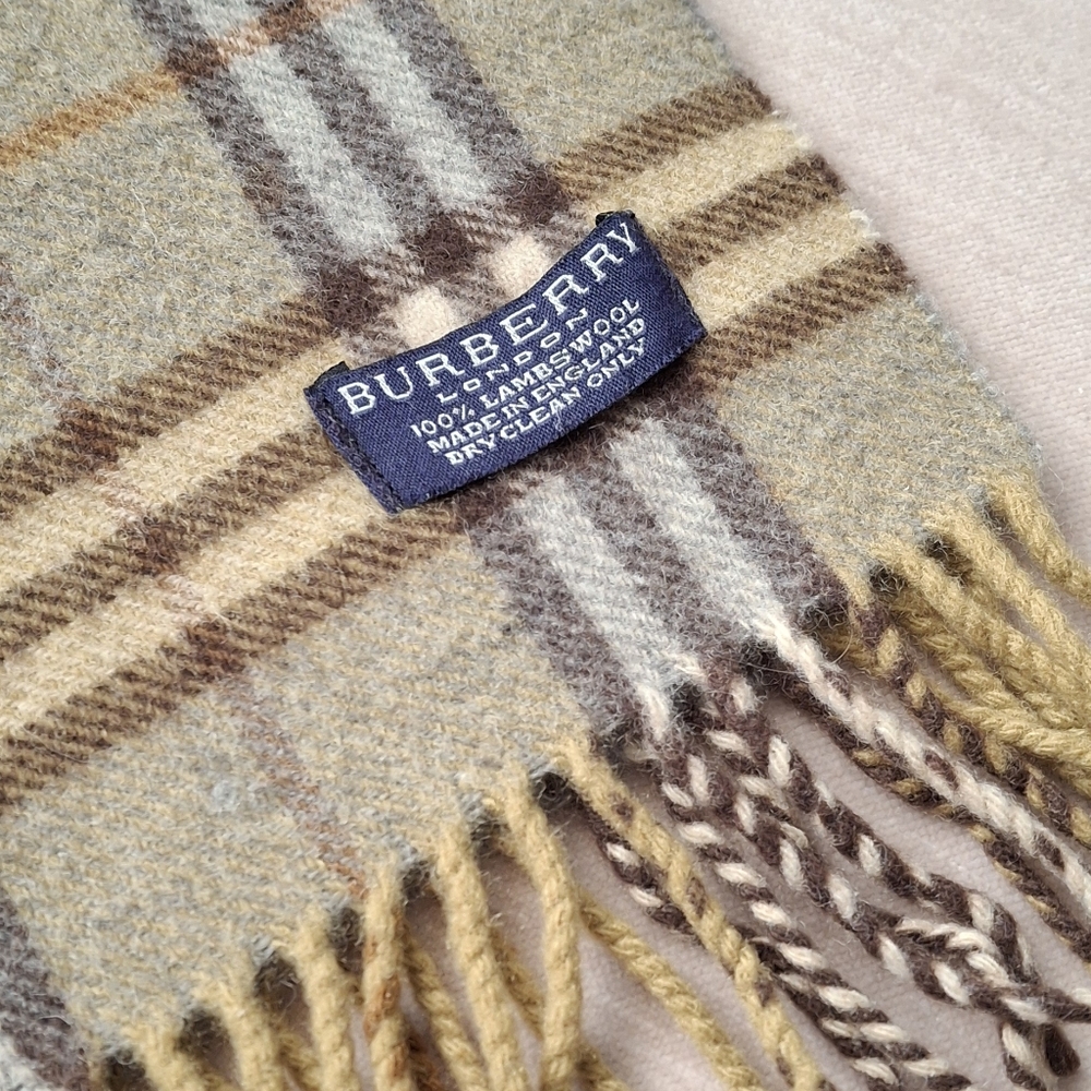 Burberry Plaid Green Lambswool Scarf - Picture 2 of 3